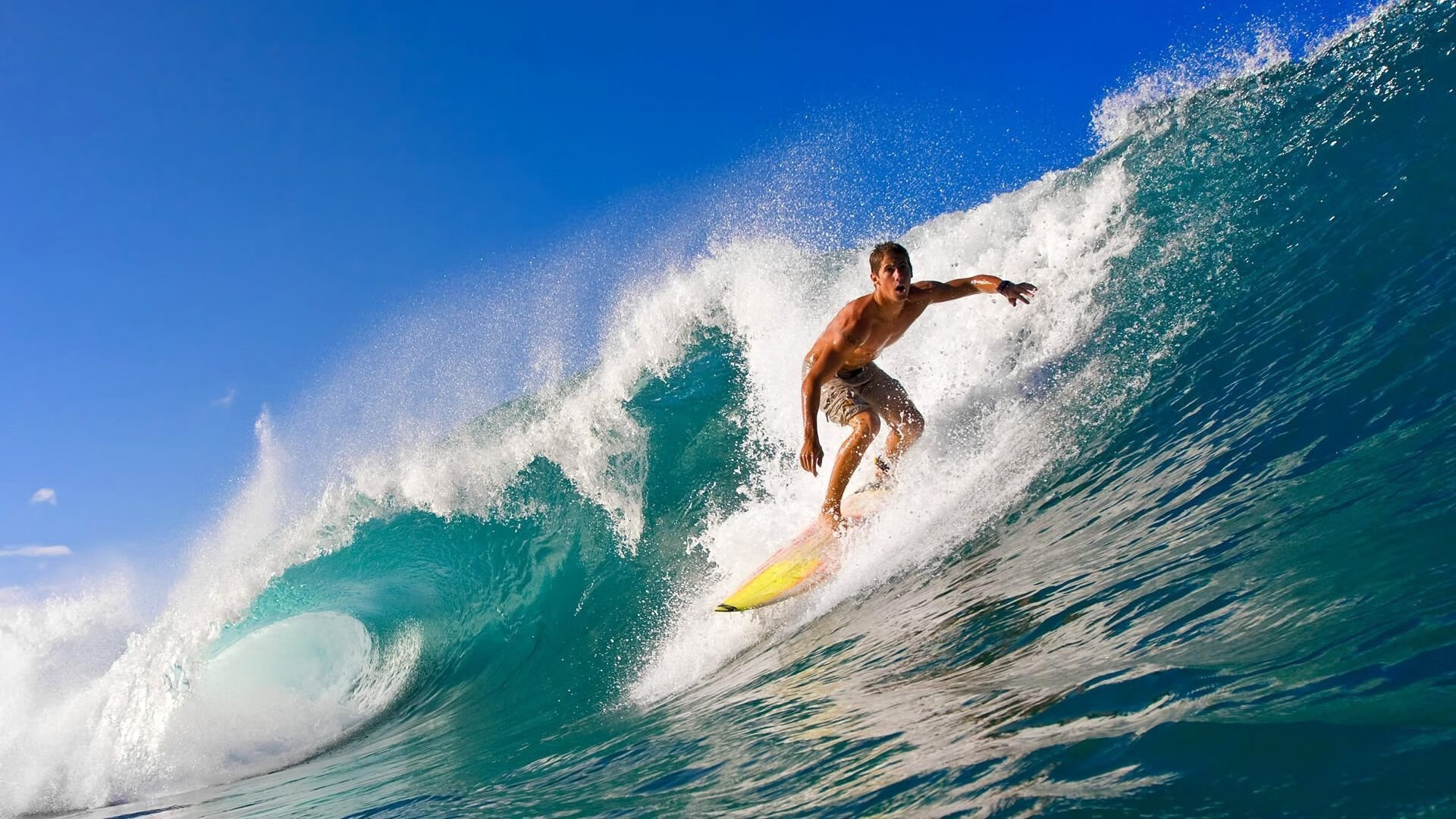 引擎轰鸣与绝杀哨音，当F1揭幕战之夜遇见哈登时刻