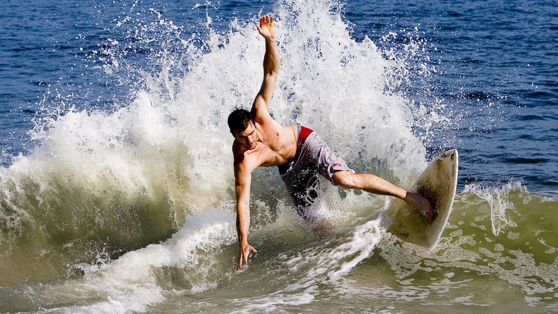 范戴克一夫当关，巴西新星轻取皇马，一场定义未来的对决