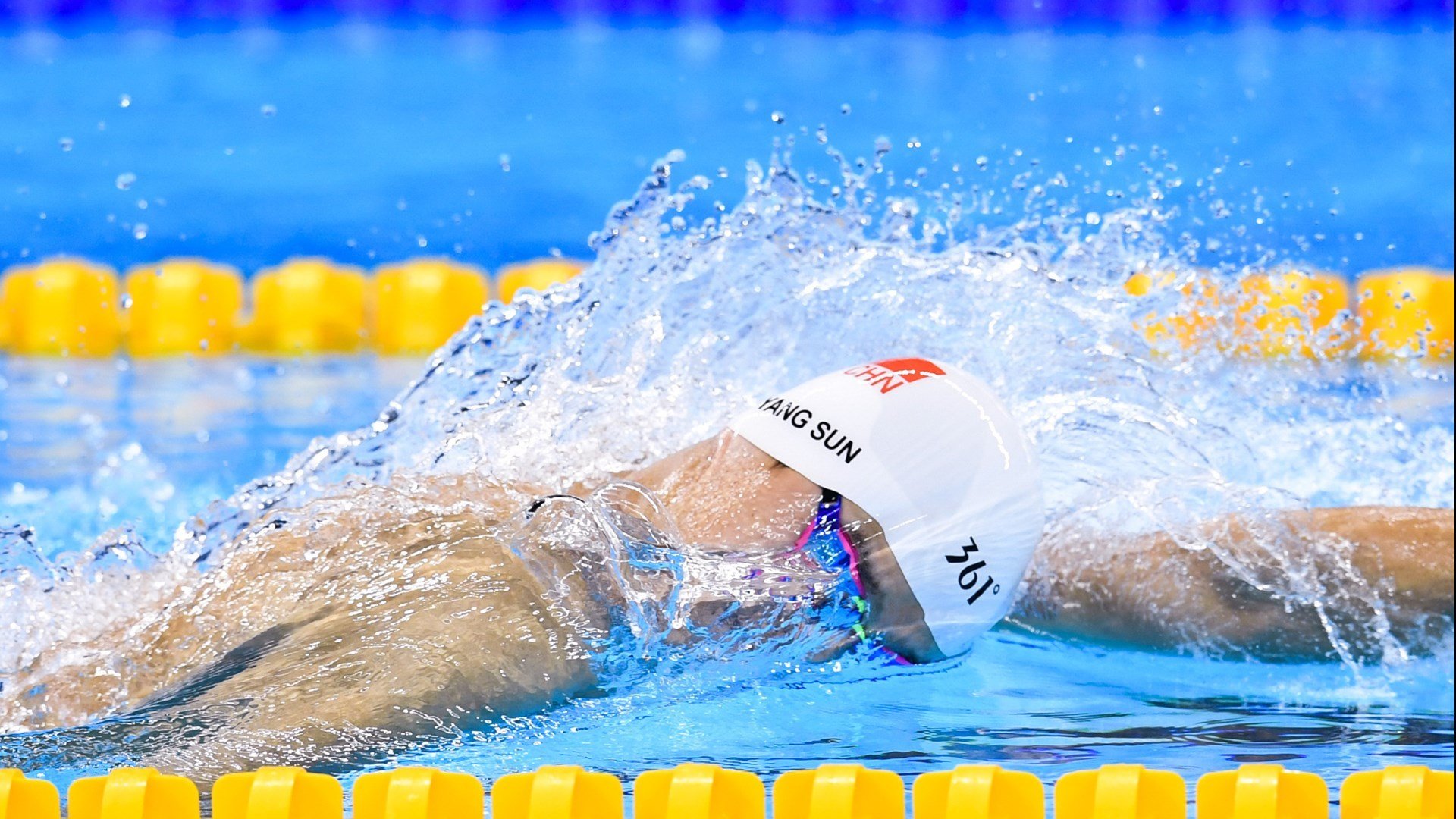 周冠宇点燃赛场，威廉姆斯上演惊天逆转，法拉利梦碎上海滩